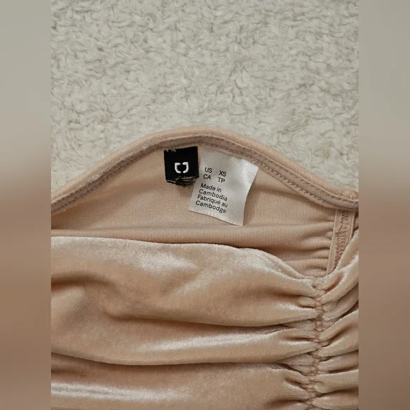 *DYNAMITE* Ruffled crop top. Long sleeve. - Picture 4 of 4